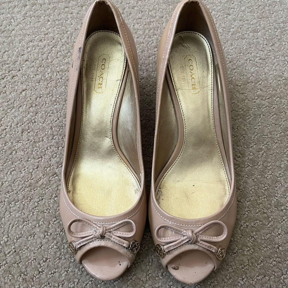 Coach nude patent leather peep toe wedge bow heels sz 6.5